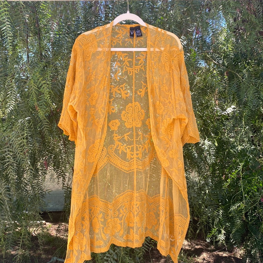 Pretty lace Coverup